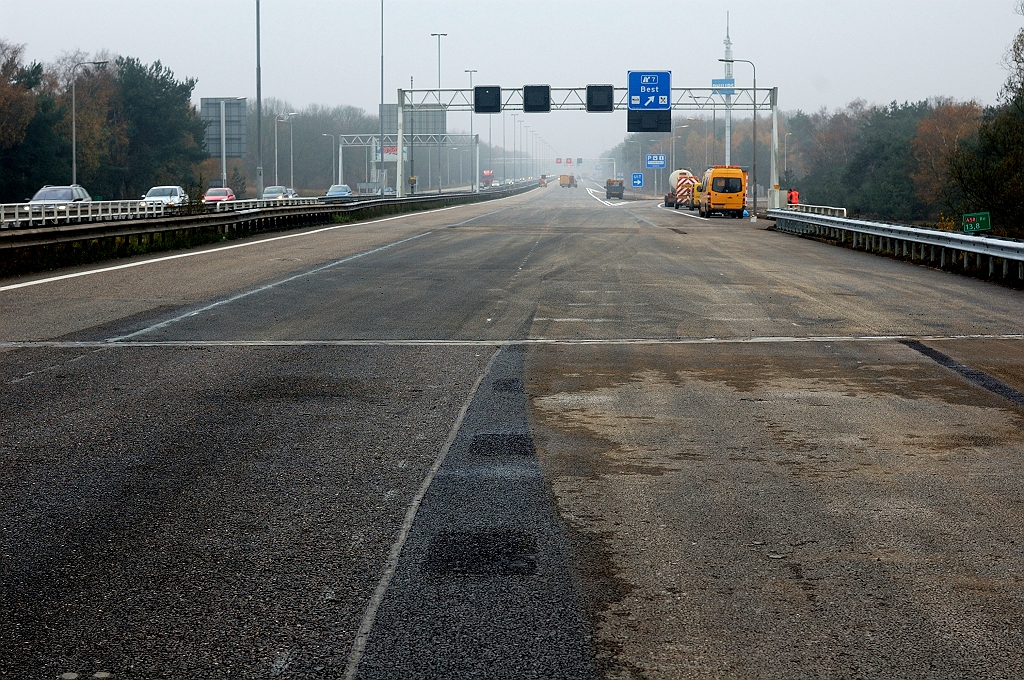 20101121-124512.jpg - Alles glad op zondagochtend. Voegovergang-loos viaduct Erica nauwelijks meer herkenbaar in de rijbaan.