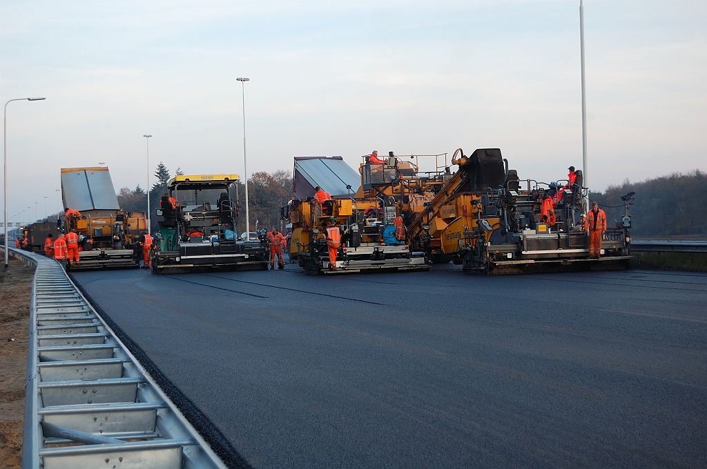 20101121-153528.jpg - Bij het begin van de uitvoeger zijn er vier spreiders naast elkaar in actie...