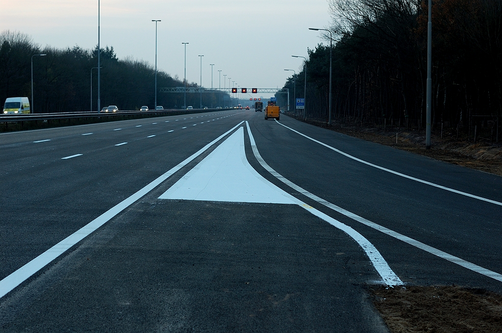 20101121-163610.jpg - Ook na opvulling van het puntstuk blijft het merkwaardige slingerlijntje gehandhaafd.