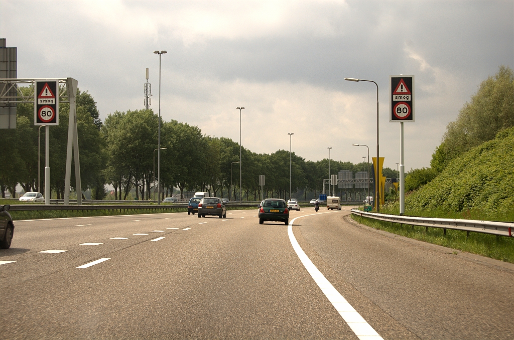 20090503-140746.jpg - Km 36,8. Herhaling snelheidslimiet bij de convergentie van A58 en A65.