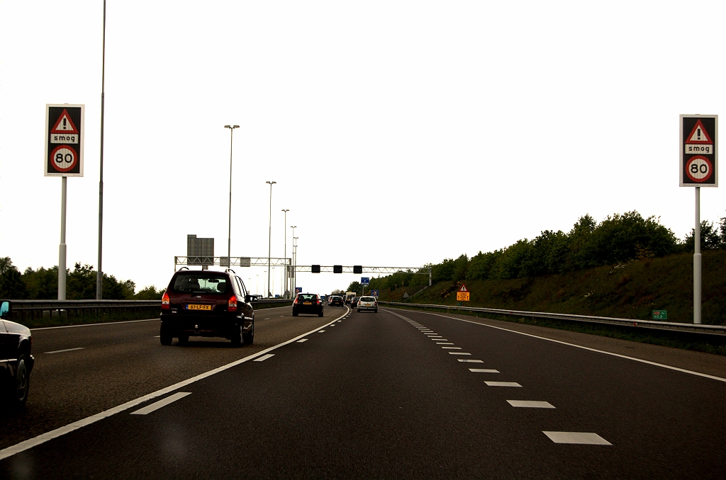 20090503-141052.jpg - Km 40,8. Een herinnering is uiteraard nodig als het verkeer vanuit de aansluiting Goirle invoegt op de A58.