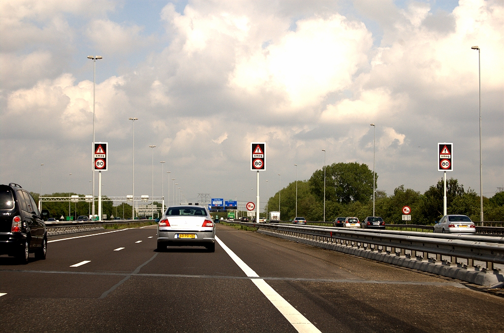 20090503-143858.jpg - Wilhelminakanaal-bruggen. A65 km 22,2.