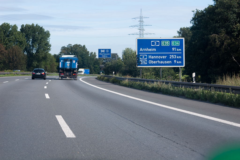 20110811-091141.jpg - Van de A40 zijn we nu dus op de A3 terechtgekomen, maar zoals het afstandenbord al aangeeft moeten we naar de A2.