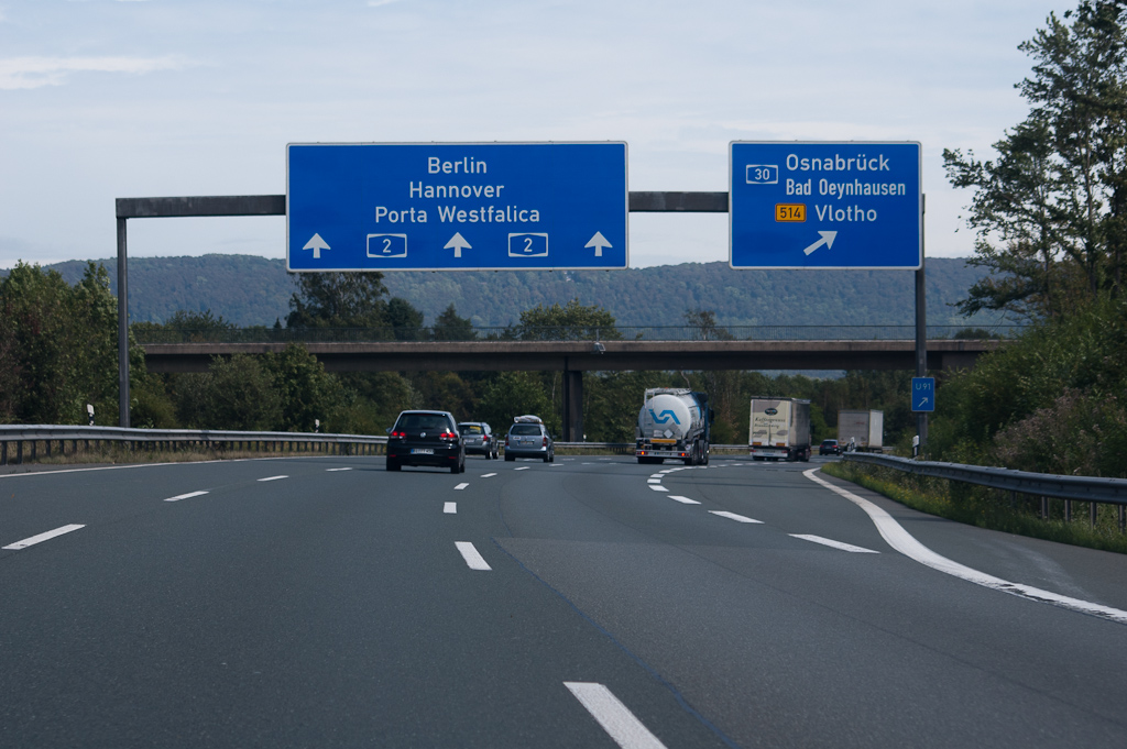 20110811-110910.jpg - Het vervallen van de vluchtstrook bij afritten en in knooppunten lijkt in Duitsland eerder regel dan uitzondering. Het wordt ook niet aangekondigd met borden BB04 ("versmalling vluchtstrook").