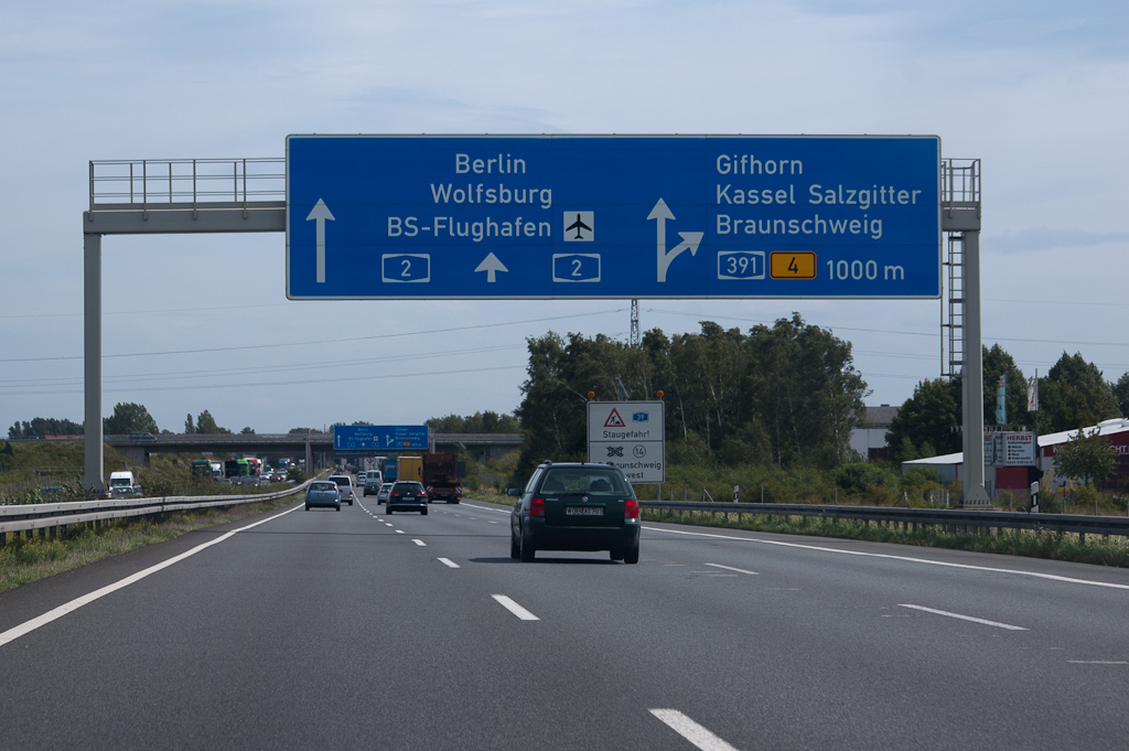 20110811-130311.jpg - Weer tweeletter stadsafkortingen. Ze hebben dus geen bullshit-airport in Braunschweig.