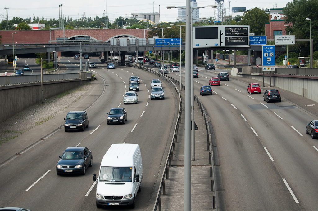 20110814-132012.jpg - Het voordeel van zo'n Stadtautobahn is dat er vele viaducten overheengaan, van waarvan je foto's kan nemen.