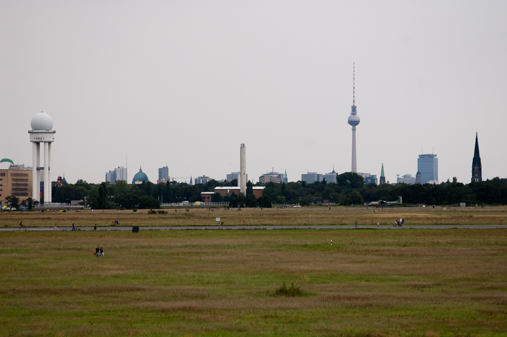 20110814-154245.jpg - Berlijnse skyline vanaf het uitzichttorentje. De Funkturm is ongeveer 6 kilometer weg.