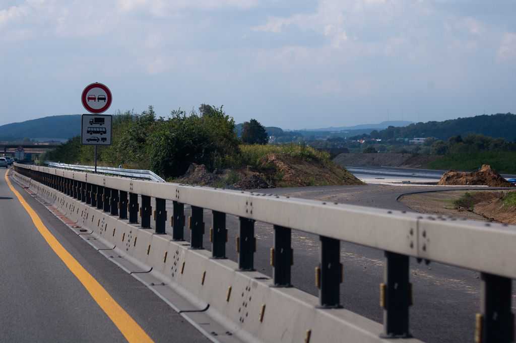 20110815-144927.jpg - Ook hier een geluidwerende voorziening tussen Autobahn en nieuw te realiseren verzorgingsplaats.