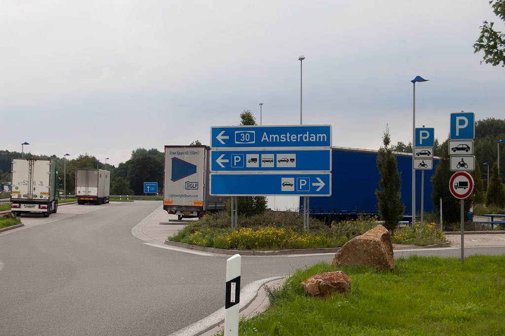 20110815-151155.jpg - Die nieuwe Raststaette aan de A30 had ons wellicht een kopje koffie opgeleverd. In deze ("Brockbachtal") was er enkel een WC.