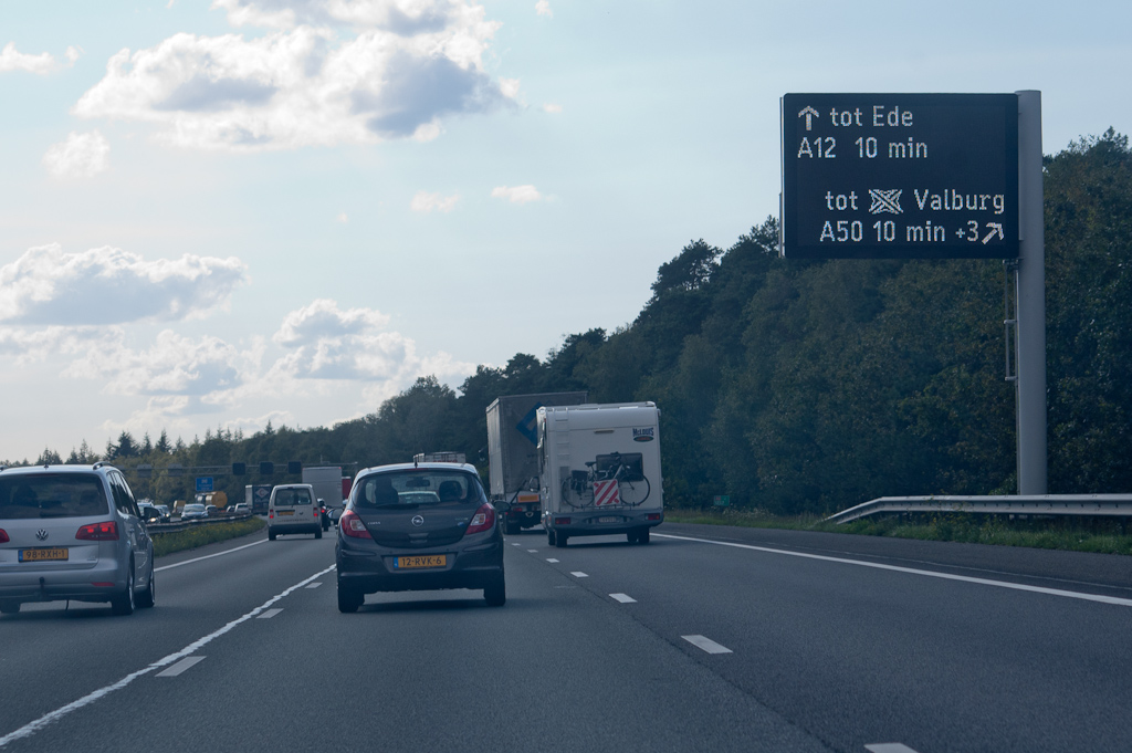 20110815-170658.jpg - Op de A12, dubbelgenummerd met de A50 tussen de knooppunten Waterberg en Grijsoord.