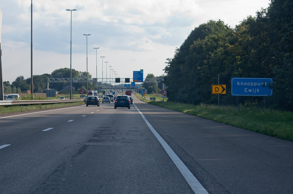 20110815-172431.jpg - Knooppunt nummer 7.  Over een paar jaar rijden we hier dus over 4 rijstroken.