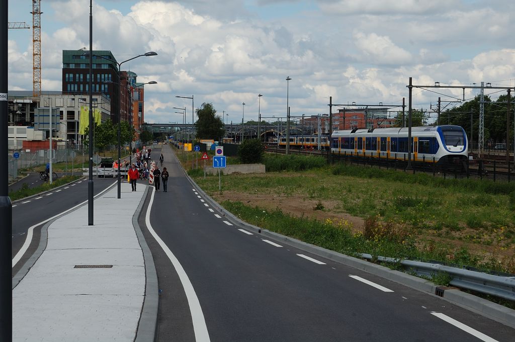 20110515-141910.JPG - ...waardoor er een aantrekkelijke route naar het station en justitiegebouwen is ontstaan. We menen ons ook te herinneren dat men plannen heeft de straat verder naar het noorden van de stad door te trekken waardoor het belang ervan nog zou toenemen.