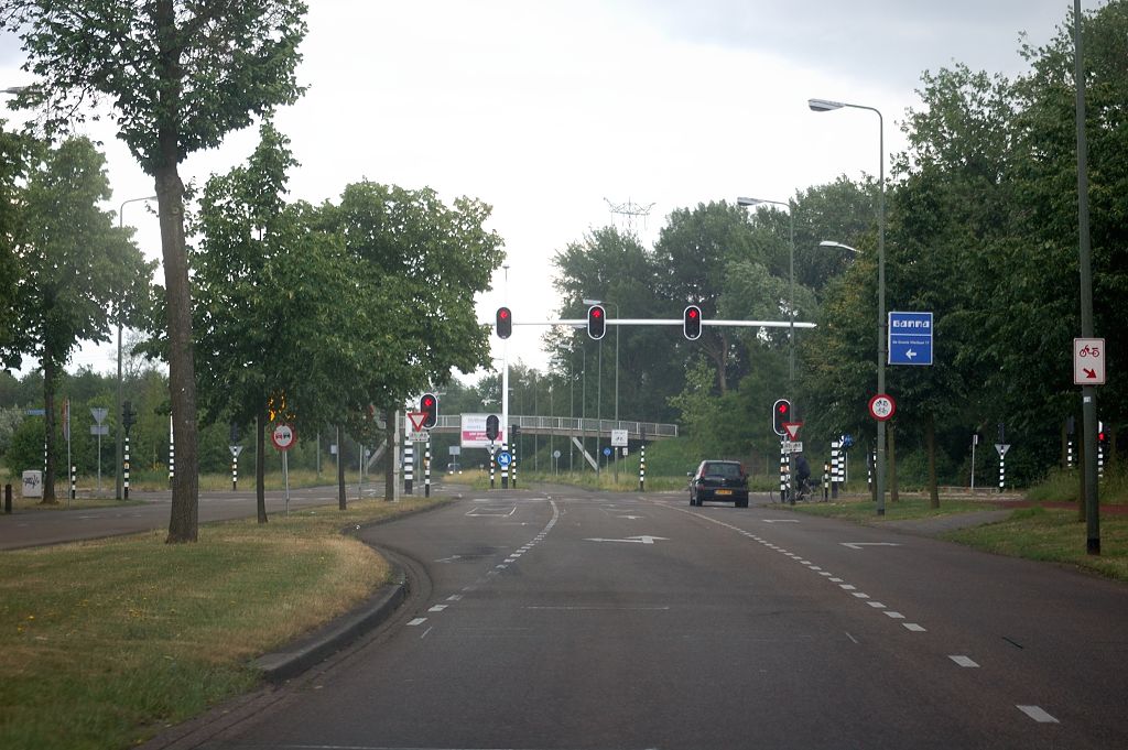 20110515-153949.JPG - In de toegift een andere Bossche specialiteit. Op het eerste gezicht lijkt de verkeersregelinstallatie op de kruising Bruistensingel/Balkweg/Harendonkweg (aanrijroute) een doorsnee geval.