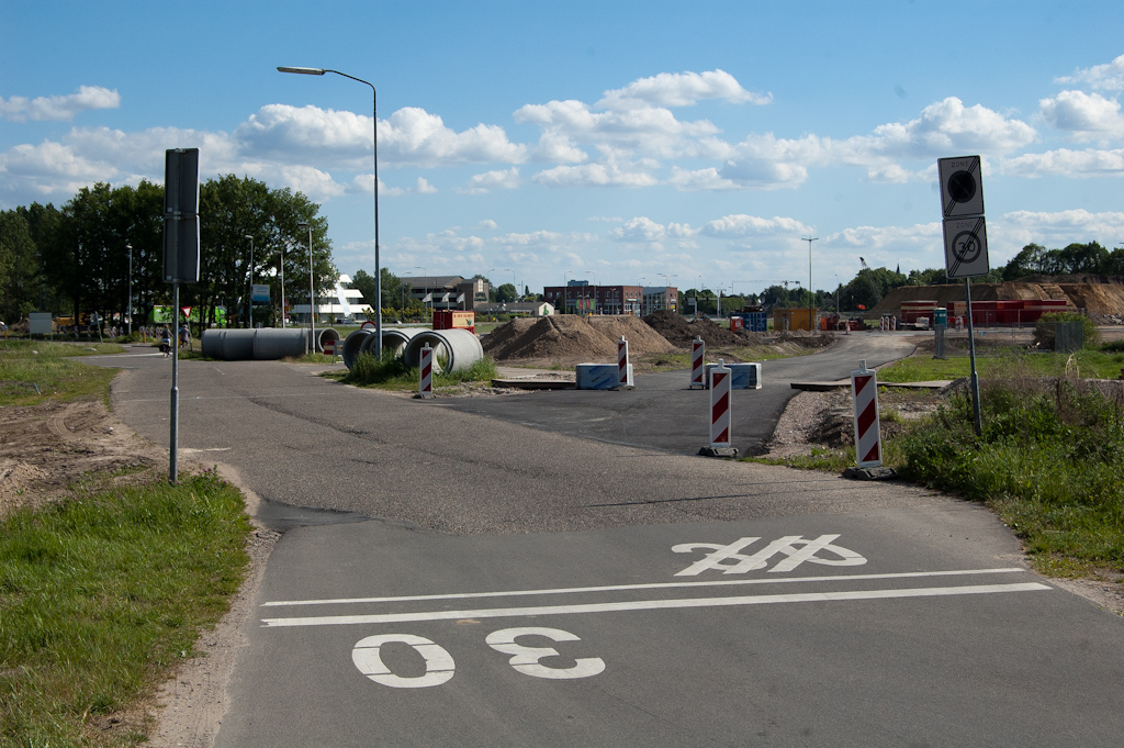 20110514-160051.jpg - De aansluiting van de tijdelijke rijbaan op de Nieuwe Sliffertsestraat, en links de uit verkeer te nemen verbinding met de (oude) Sliffertsestraat.