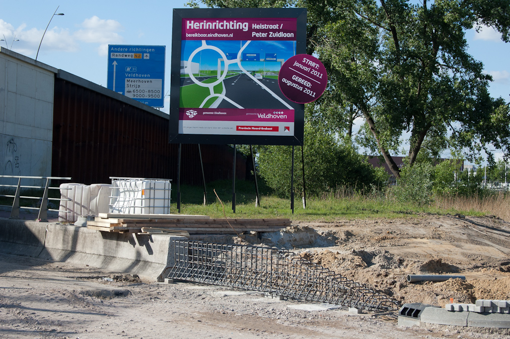 20110514-165248.jpg - Dus ook aanstaand betonstortwerk in de barrier-opsluitbandovergang...