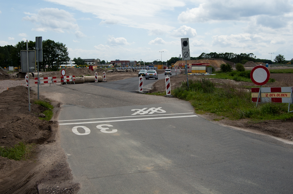 20110522-132212.jpg - Oude verbindingsweg tussen Nieuwe en oude Sliffertsestraat reeds gesloopt. Deze wordt uiteindelijk vernieuwd en verlegd.  week 201119 