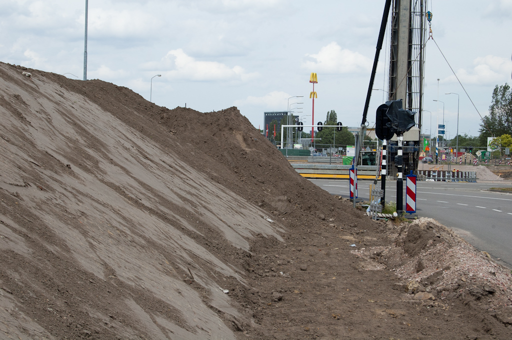 20110522-141207.jpg - Het talud is wat hoger geworden dan eerder waargenomen, maar is nog steeds lager dan niveau 1.  week 201118 