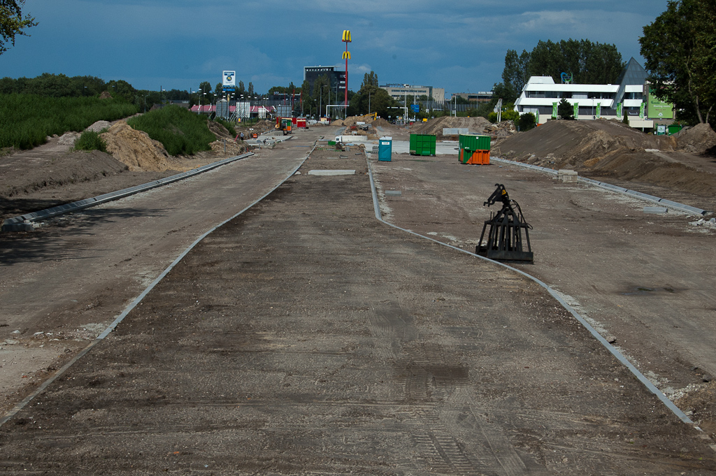 20110717-152137.jpg - Heerbaan. In de middenberm is een plaat beton neergelegd.  week 201125 