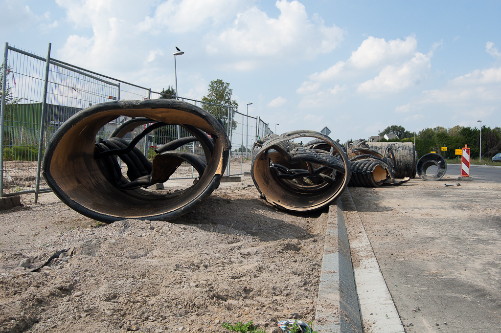 20110903-133957.jpg - Zijn deze weer opgegraven, na nieuw te zijn geplaatst onder de Peter Zuidlaan?