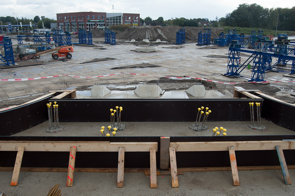 20111008-140153.jpg - ..het is een bekistingsconstructie voor het landhoofd voor een aanbrug.