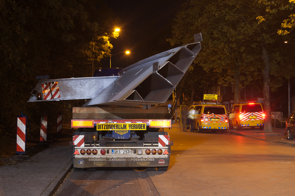 20111015-214740.jpg - Deze lijkt nog zonder al te veel hinder voor het verkeer te kunnen rijden...