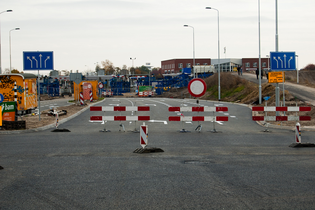 20111030-135322.jpg - Derde toegangsweg tot de Hovenring, de Grasdreef, heeft ook deklaag en markering gekregen.  week 201139 