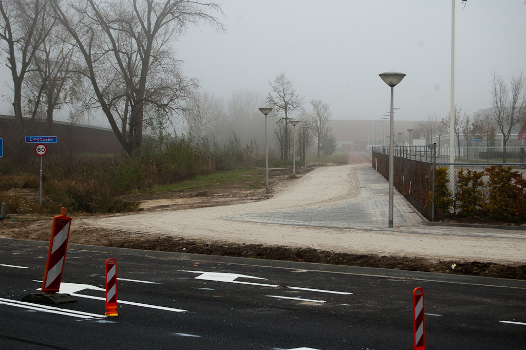 20111113-140736.jpg - Teruglegging fietspad naar de Wekkerstraat ook afgerond.  week 201141 