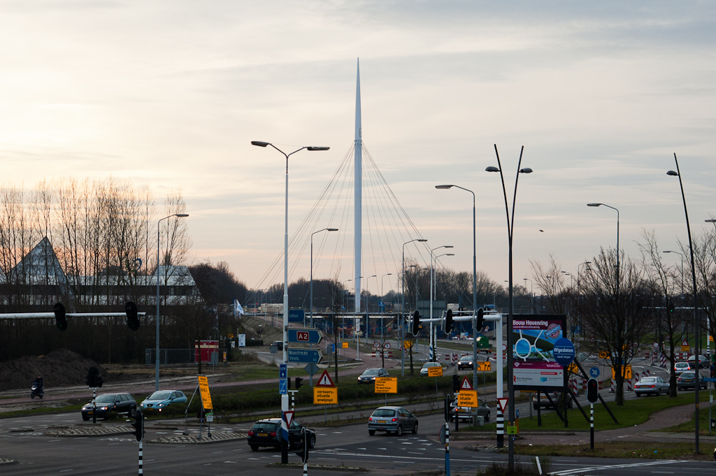 20111211-144858.jpg - De nieuwe landmark gezien vanaf de N2. In de toekomst kun je, na bevangen te zijn door dit aanzicht, de afrit Meerenakkerweg nemen en er recht naar toe rijden via de Heistraat.