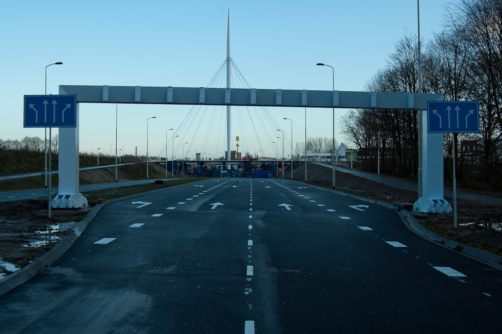 20111218-100931.jpg - Subtiele vooruitgang aan het  uitzicht voertuigkerend portaal in de Heerbaan...  week 201148 