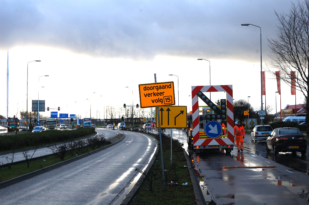 20111230-142847.JPG - Noord-Brabantlaan enige minuten na openstelling. Nog niet de volledige capaciteit beschikbaar, omdat er nog enige wat gele borden, andreasstrips en andere hulpmiddelen moeten worden verwijderd...