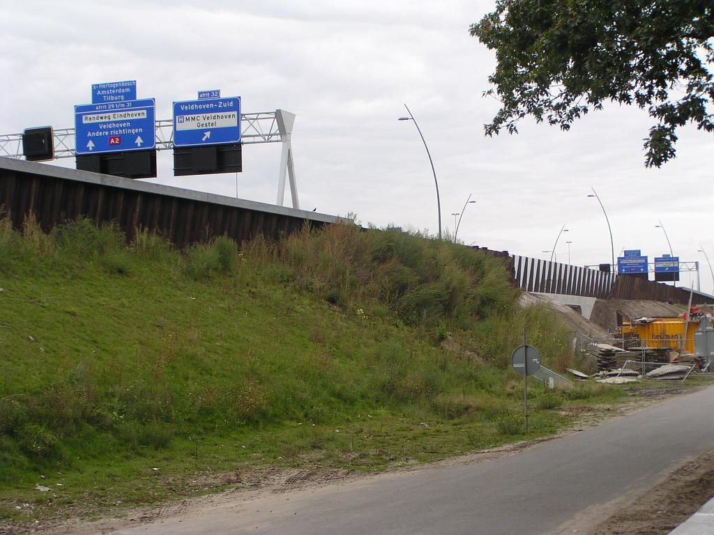 p9160001.jpg - Nieuw geplaatste portaalborden september 2008. Ze staan ter weerszijden van de onderdoorgang Ulenpas, op minder dan 200 meter afstand van elkaar.