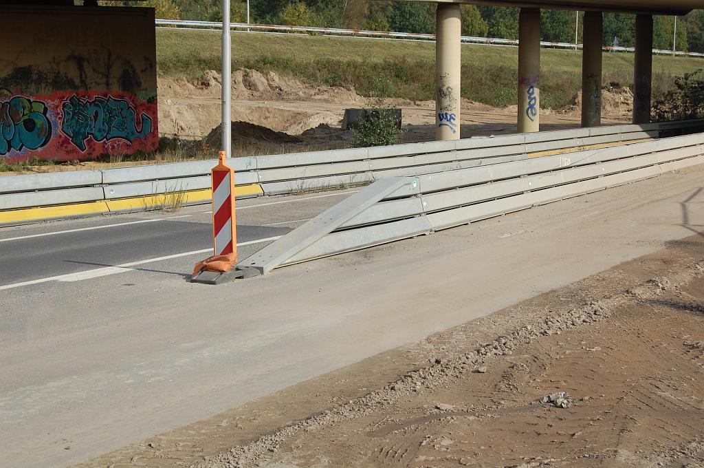 20081012-145442.jpg - Dichterbij de start van de betonbaan. De rechter rijstrook is ingepikt door werkverkeer.