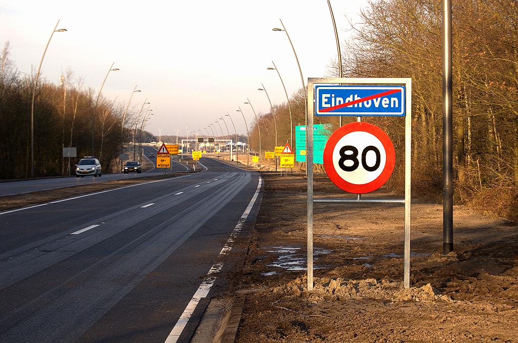 20081213-101348.jpg - Interessante kwestie waar men het  bord G3  (autoweg) gaat plaatsen. Het kan moeilijk  achter  dit bord komen, daar G3 een Vmax van 100 impliceert. Dan zou er een herhaling bijmoeten van de 80 limiet.